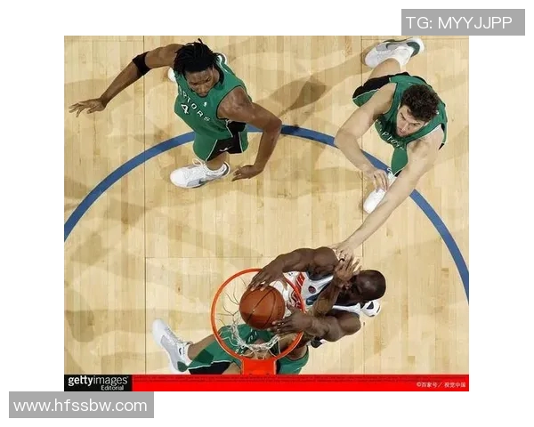 篮球进攻犯规的判罚标准与战术影响分析