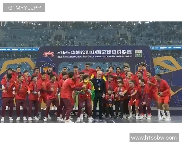 中超冠军之争:谁能最终捧起象征荣耀的奖杯成为新王者 中超冠军之争:谁能最终捧起象征荣耀的奖杯成为新王者